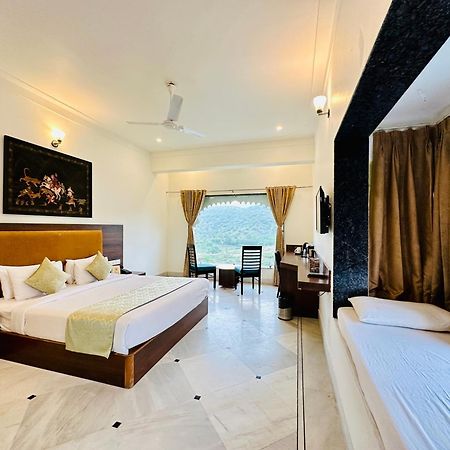 Mewar Palace Resort And Spa Udaipur Exteriör bild