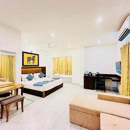 Mewar Palace Resort And Spa Udaipur Exteriör bild
