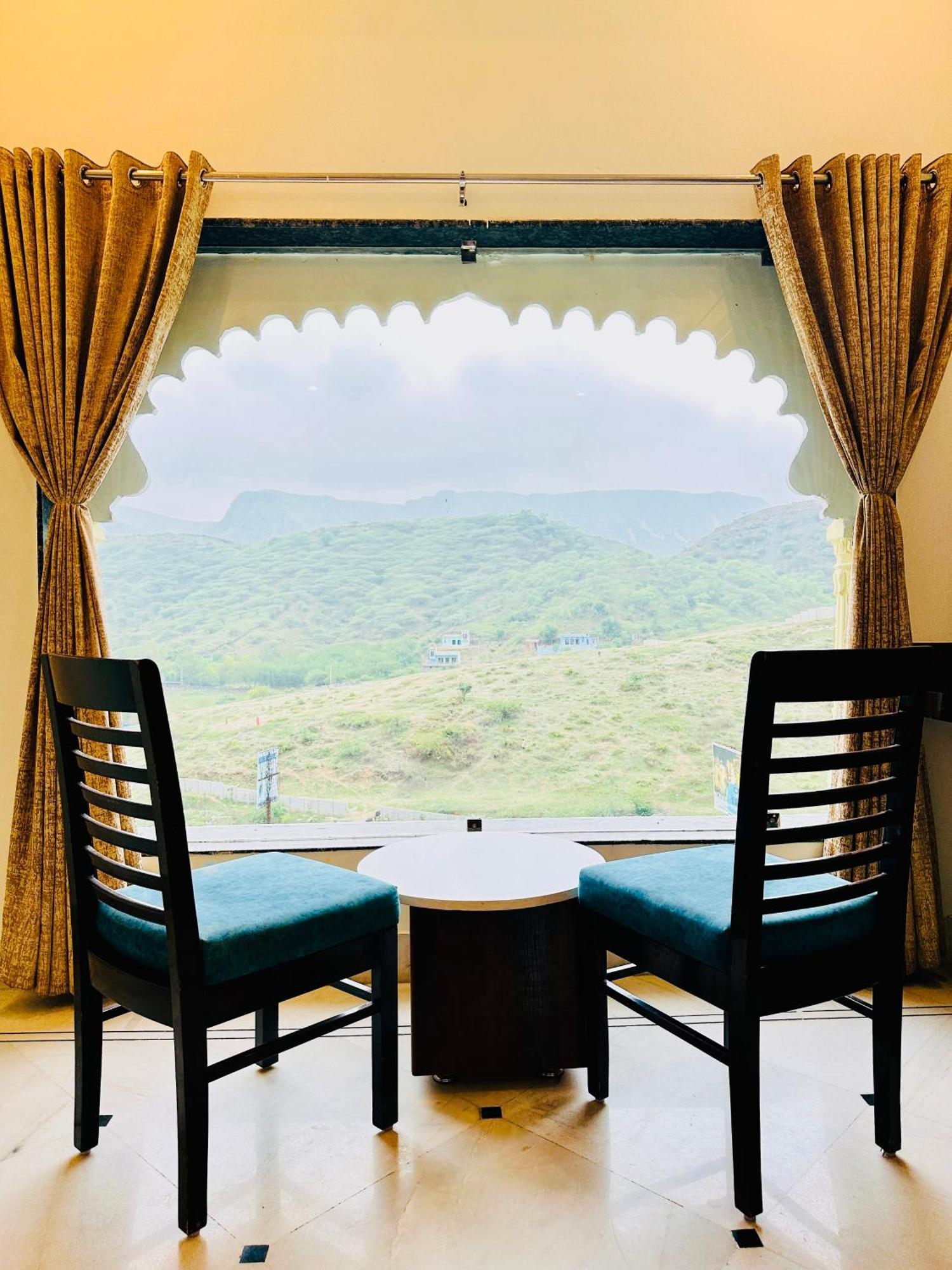 Mewar Palace Resort And Spa Udaipur Exteriör bild