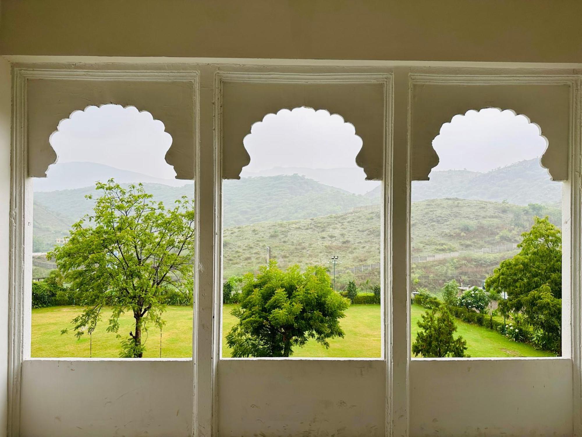 Mewar Palace Resort And Spa Udaipur Exteriör bild