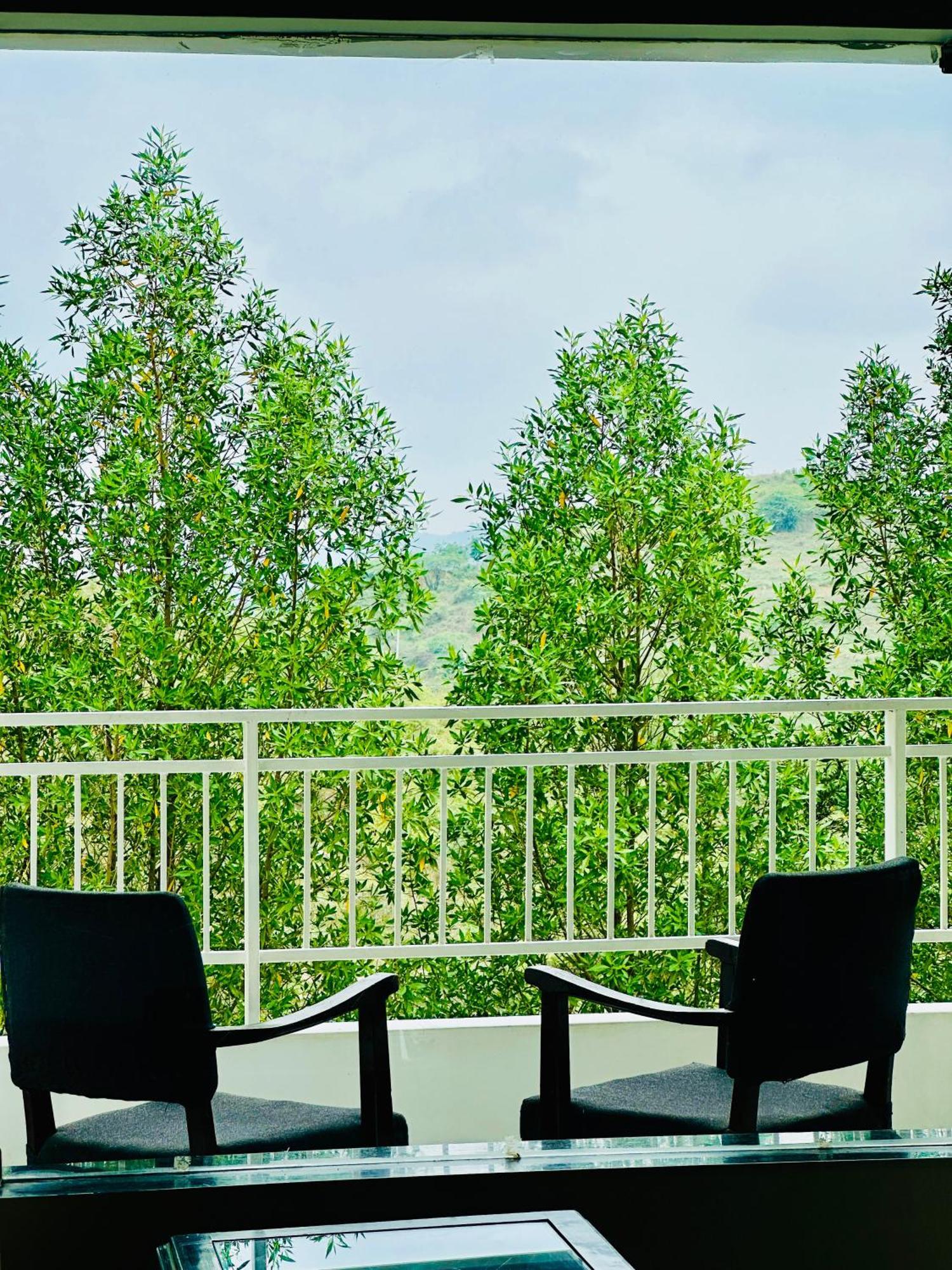 Mewar Palace Resort And Spa Udaipur Exteriör bild