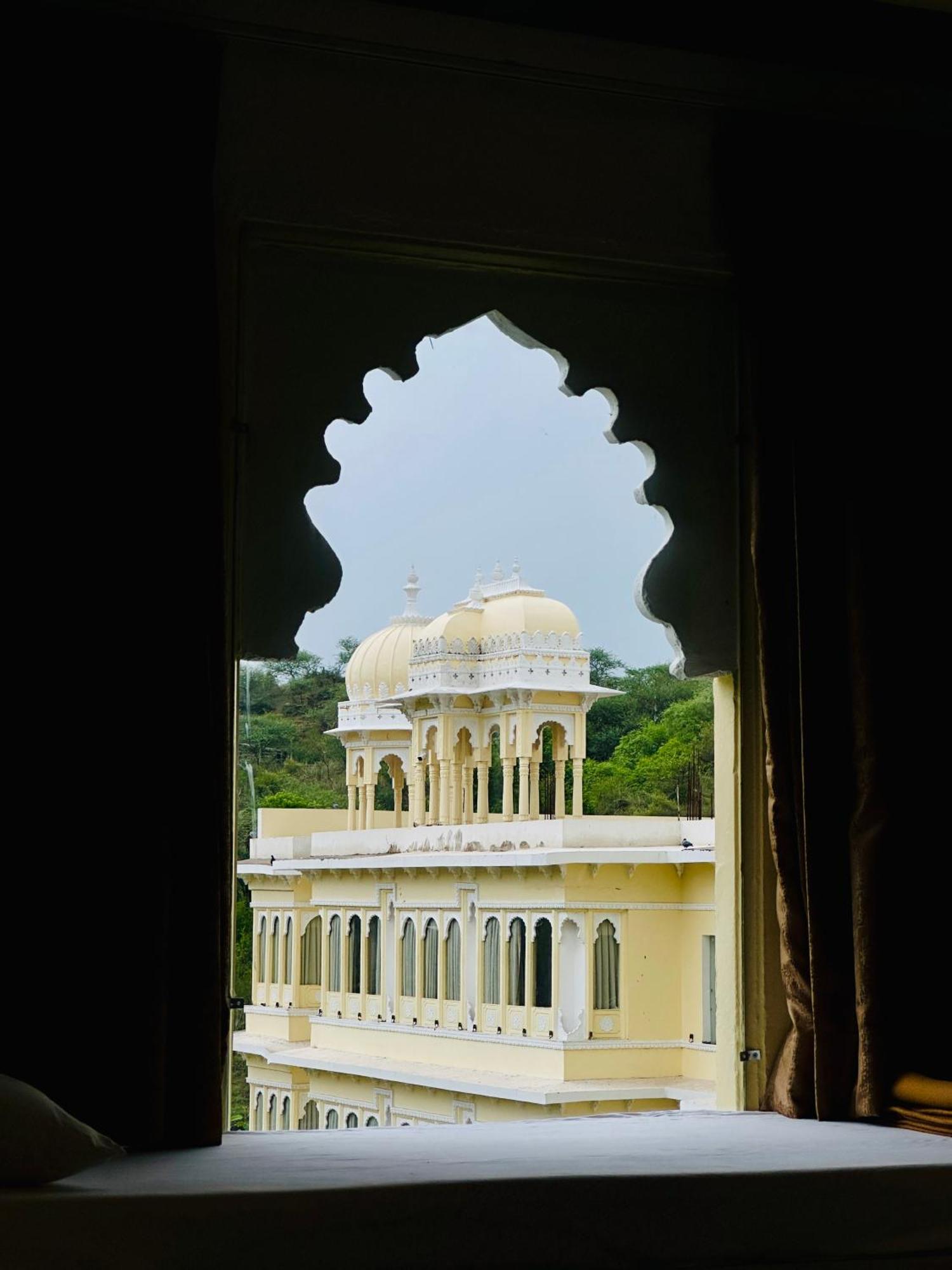 Mewar Palace Resort And Spa Udaipur Exteriör bild