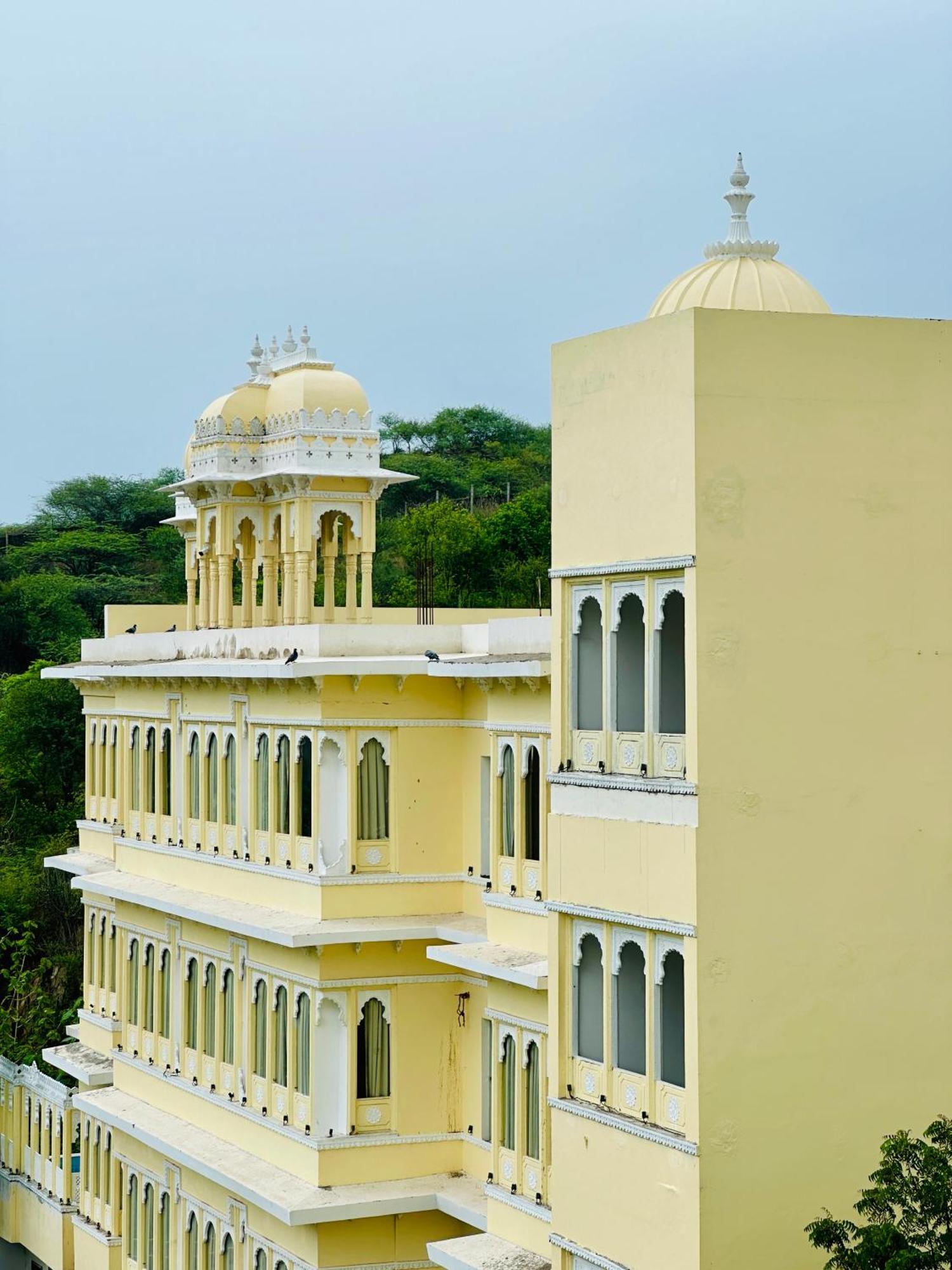 Mewar Palace Resort And Spa Udaipur Exteriör bild